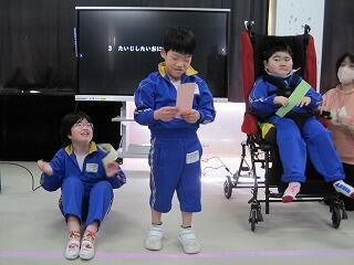 考えた鬼の名前をクラスごとに発表しています。