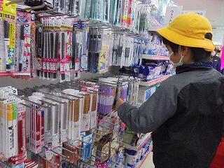 商品を選んでいます
