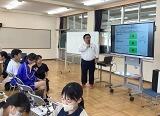 講義を聞いているところ。