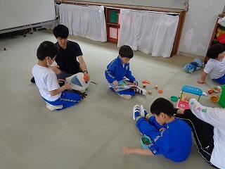 コミュニケーションをとりながら、楽しい時間を共有しています。
